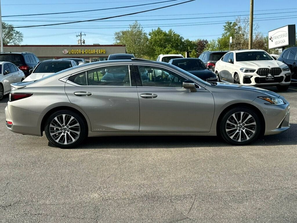 2020 Lexus ES ES 300h FWD - 23019773 - 17