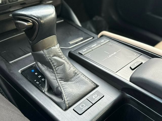 2020 Lexus ES ES 300h FWD - 23019773 - 30