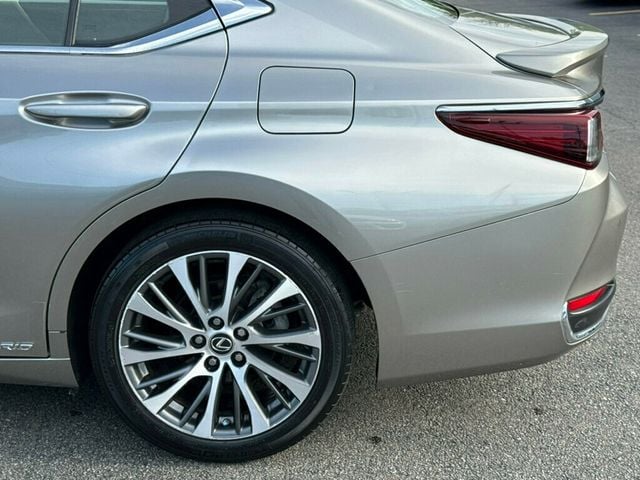 2020 Lexus ES ES 300h FWD - 23019773 - 41
