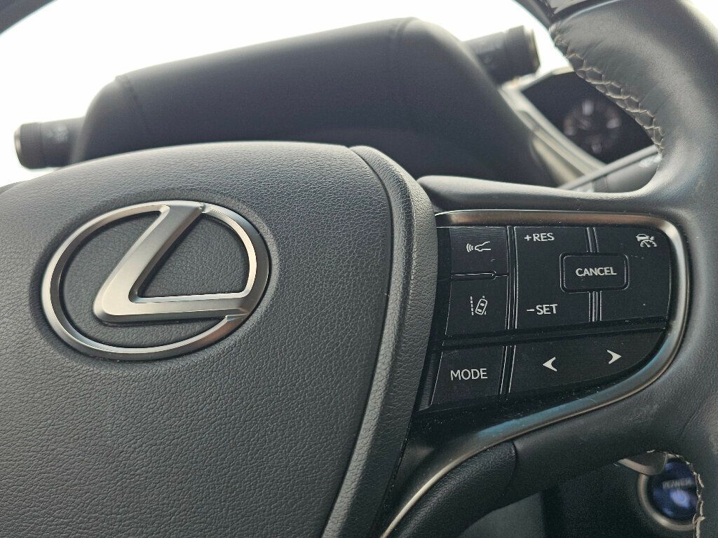 2020 Lexus ES ES 300h Luxury FWD - 22957090 - 33