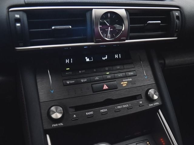 2020 Lexus IS 300 - 22972559 - 16