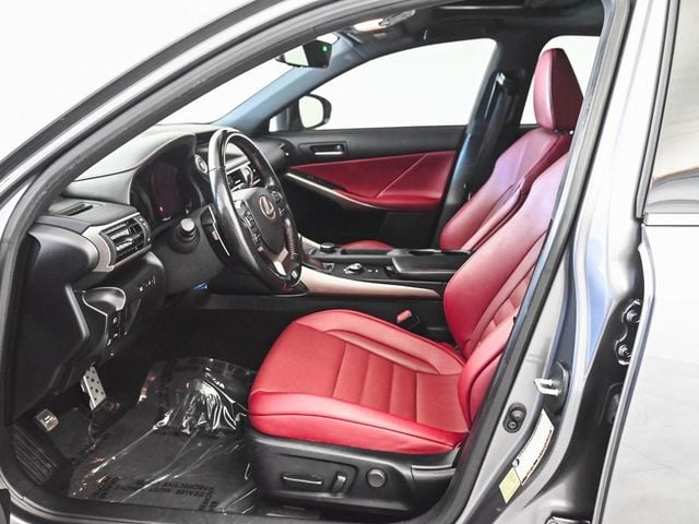 2020 Lexus IS 300 - 22972559 - 24