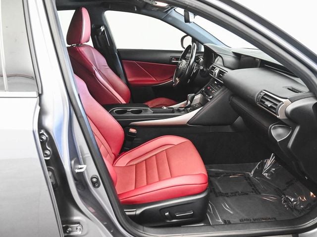 2020 Lexus IS 300 - 22972559 - 28