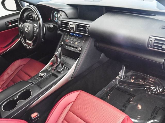 2020 Lexus IS 300 - 22972559 - 29