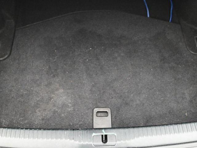 2020 Lexus IS 300 - 22972559 - 32