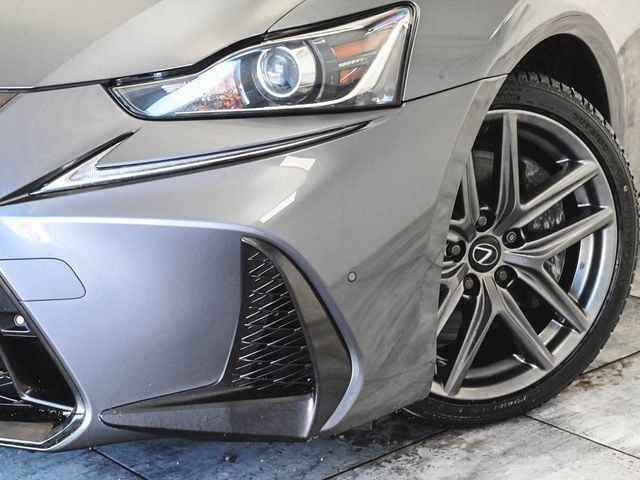 2020 Lexus IS 300 - 22972559 - 33