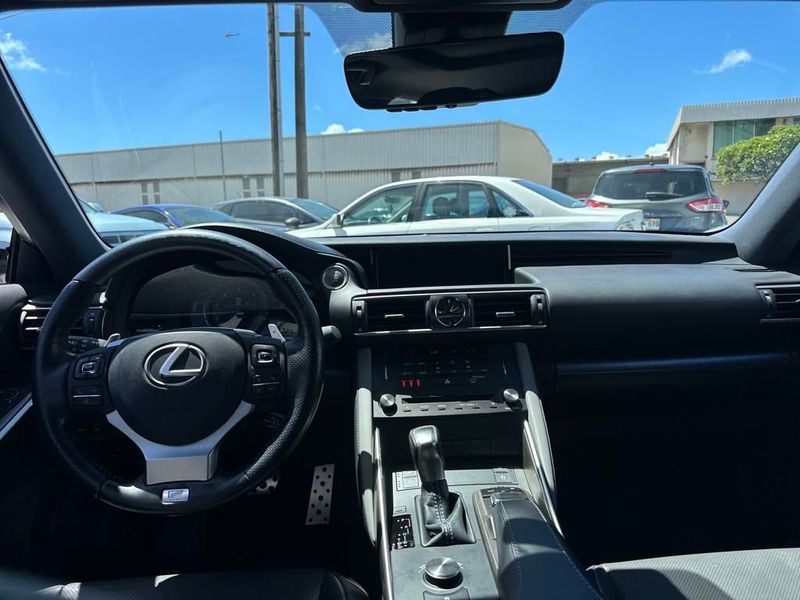 2020 Lexus IS 300 F SPORT photo 12