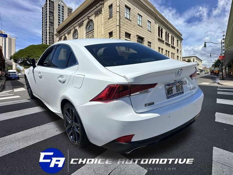 2020 Lexus IS 300 F SPORT photo 4