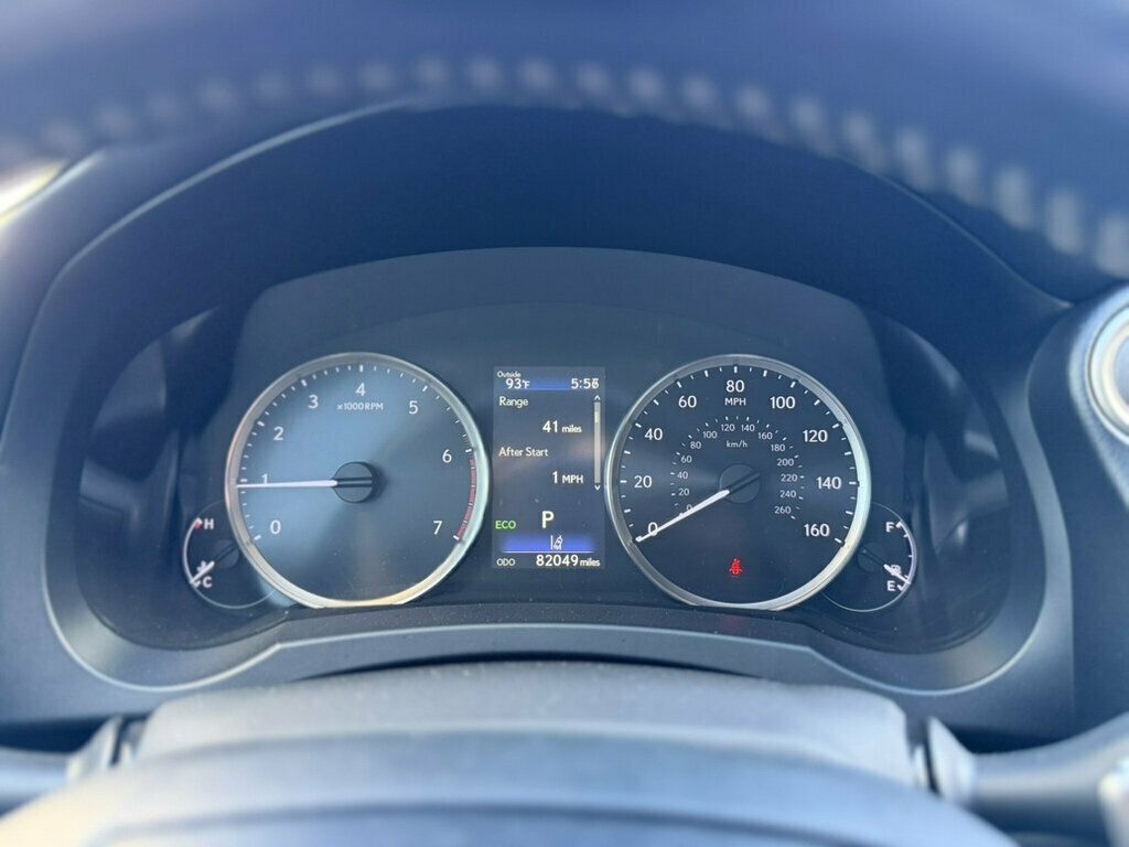 Lexus IS photo 13