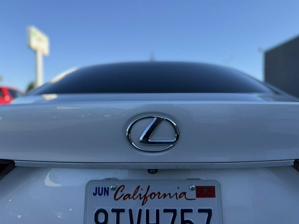 Lexus IS photo 25
