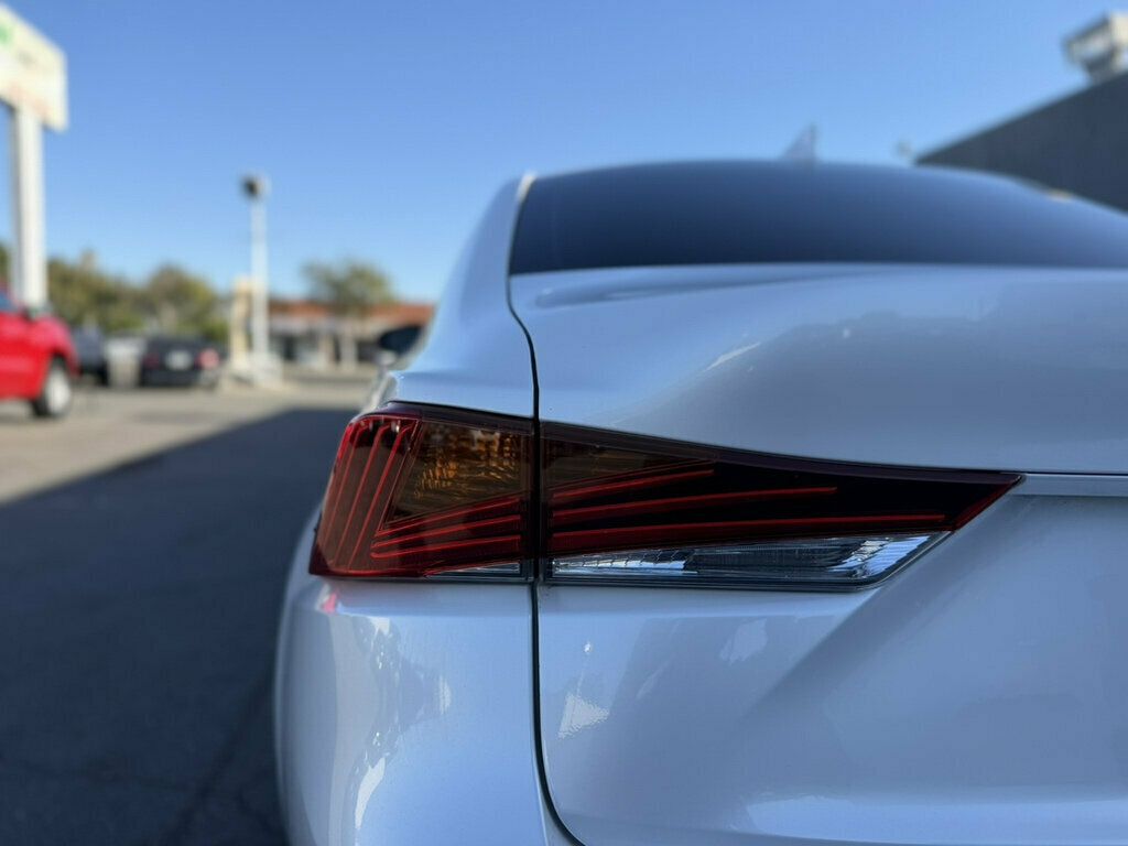 Lexus IS photo 28