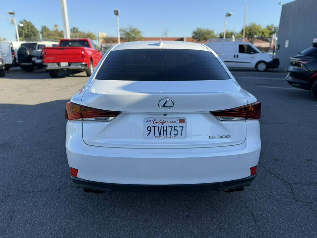 Lexus IS photo 5