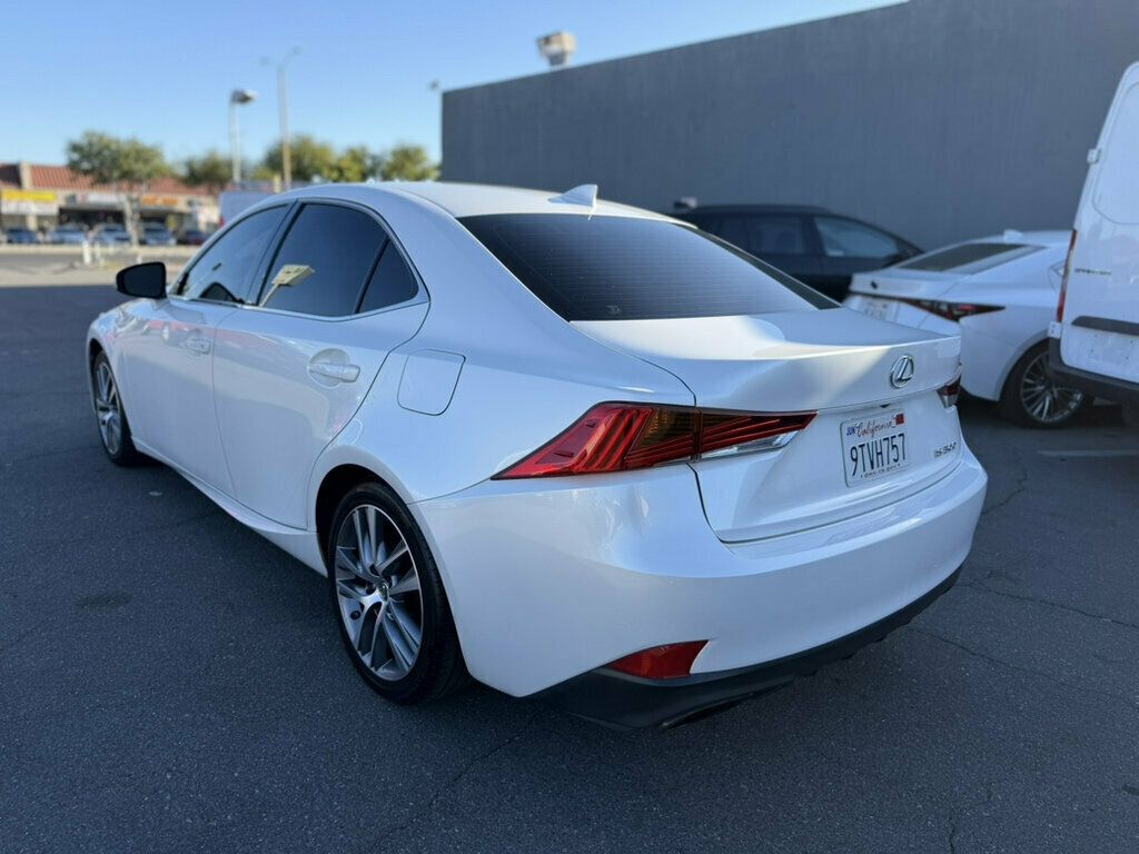 Lexus IS photo 6