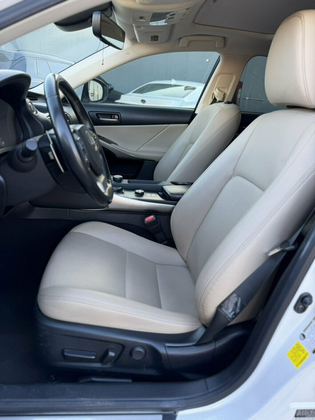 Lexus IS photo 7