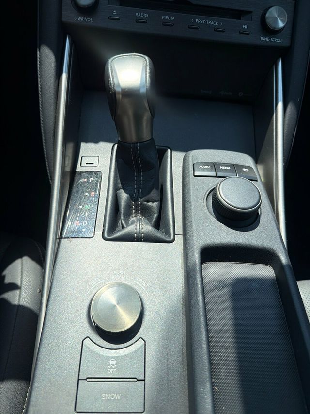 2020 Lexus IS IS 300 RWD - 23072118 - 17