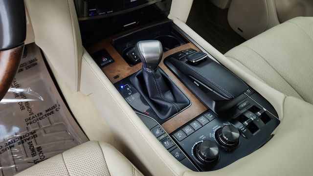 2020 Lexus LX LX 570 Three Row 4WD w/ Luxury Pkg, Mark Levinson & Rear DVD - 23080980 - 16