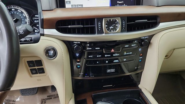 2020 Lexus LX LX 570 Three Row 4WD w/ Luxury Pkg, Mark Levinson & Rear DVD - 23080980 - 17