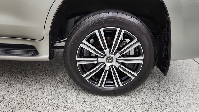 2020 Lexus LX LX 570 Three Row 4WD w/ Luxury Pkg, Mark Levinson & Rear DVD - 23080980 - 8