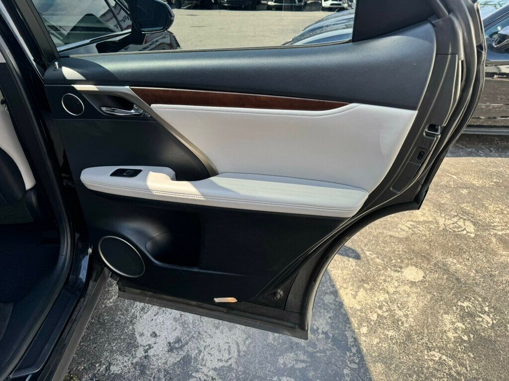 2020 Lexus RX 350L Premium photo 17