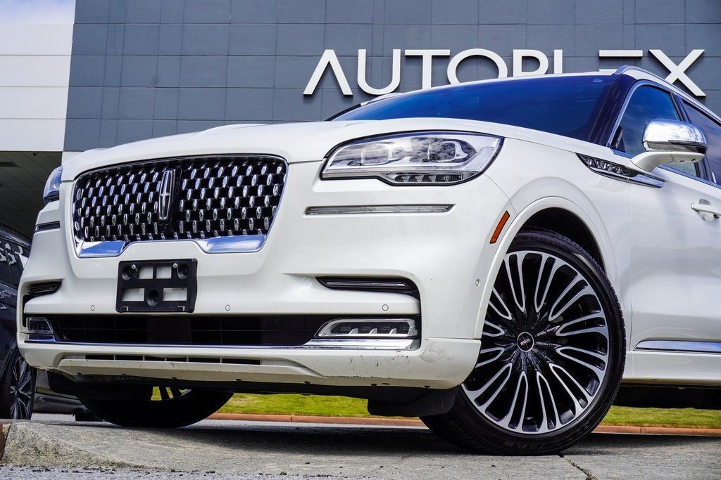 2020 Lincoln Aviator Black Label photo 2