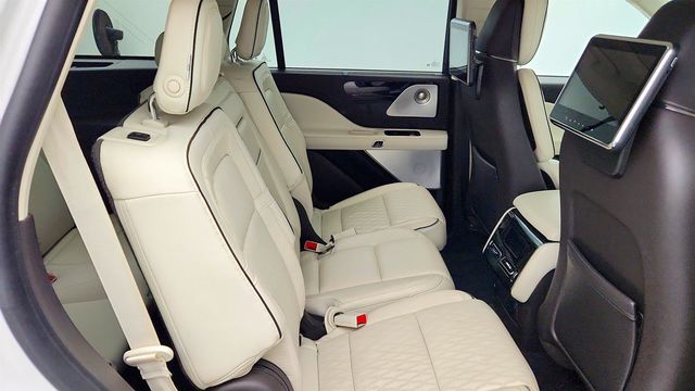 2020 Lincoln Aviator Black Label AWD w/ Dynamic Handling Pkg & Rear Entertainment - 23045444 - 24