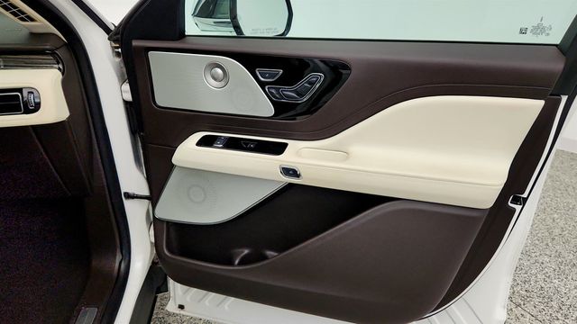 2020 Lincoln Aviator Black Label AWD w/ Dynamic Handling Pkg & Rear Entertainment - 23045444 - 27