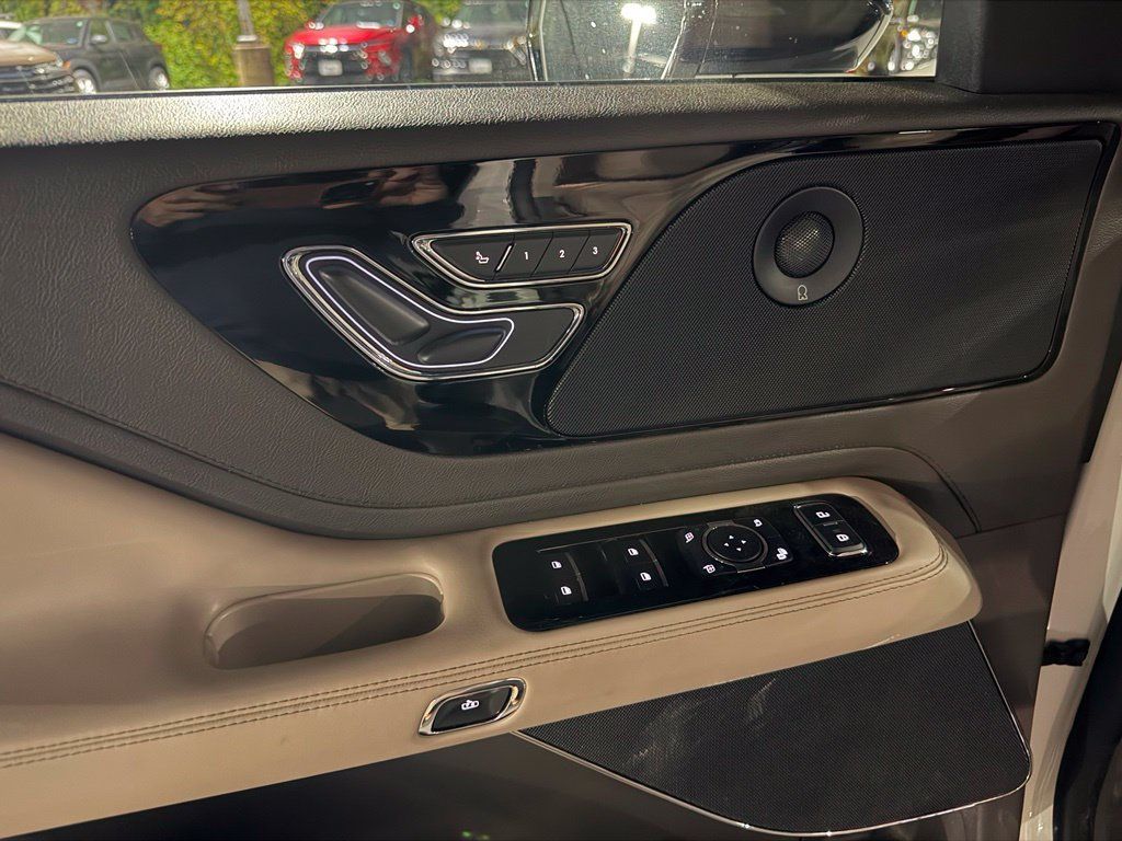 2020 Lincoln Aviator Reserve AWD - 23100239 - 16
