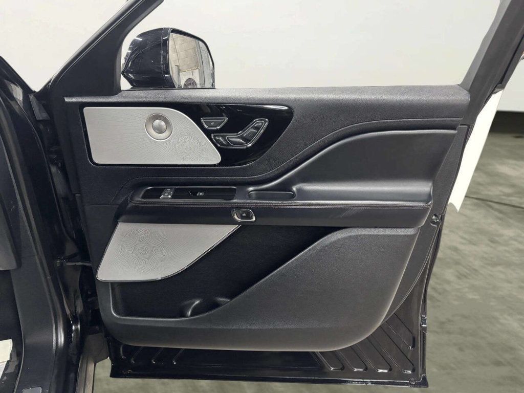 2020 Lincoln Aviator Reserve AWD - 22976381 - 30