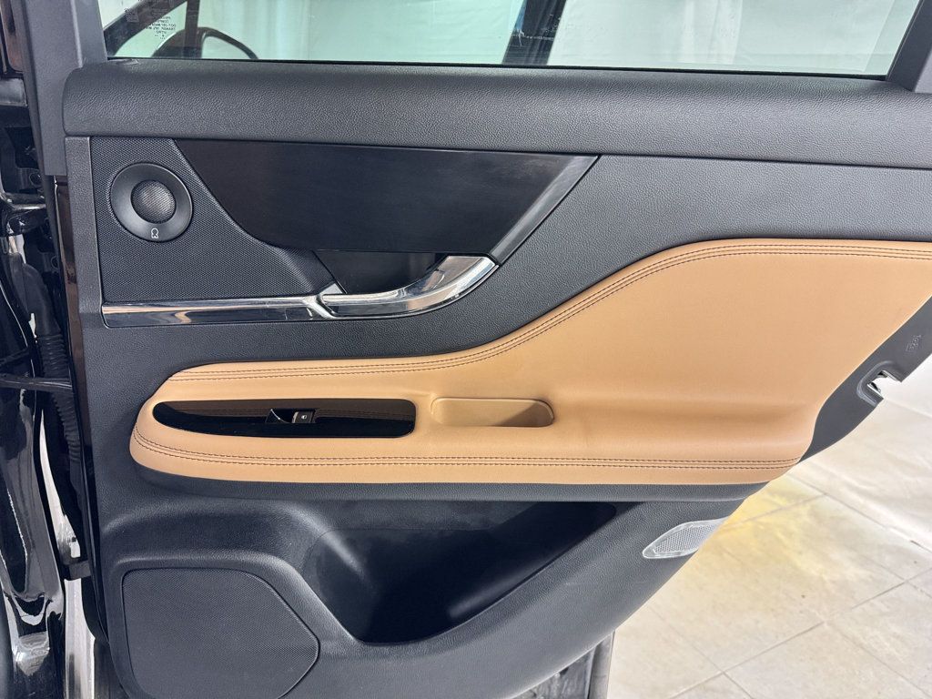 2020 Lincoln Corsair Reserve AWD - 23021213 - 16