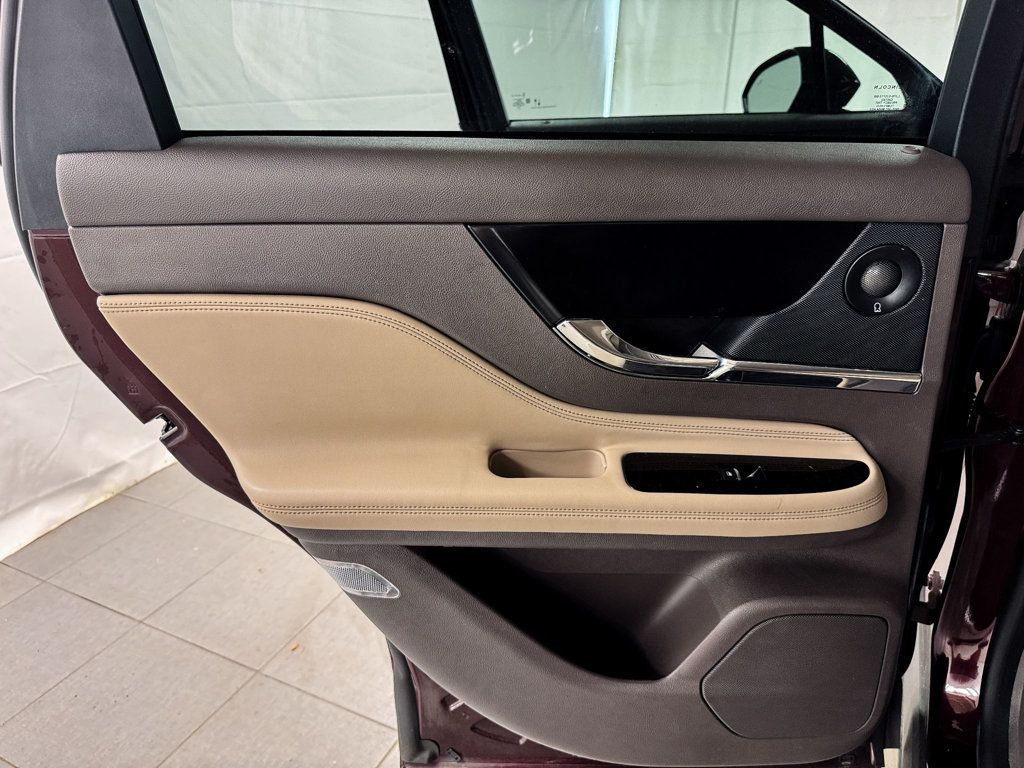 2020 Lincoln Corsair Reserve AWD - 23038392 - 15