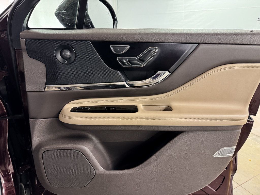 2020 Lincoln Corsair Reserve AWD - 23038392 - 17