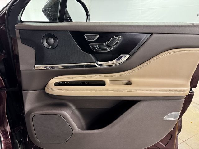 2020 Lincoln Corsair Reserve AWD - 23038392 - 17