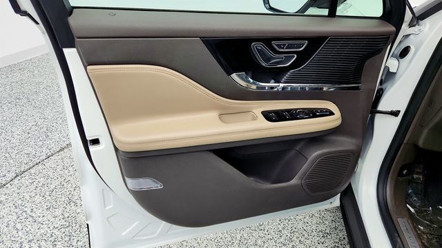 2020 Lincoln Corsair Standard AWD with Premium & Elements Packages + Equipment 101A - 22970699 - 10