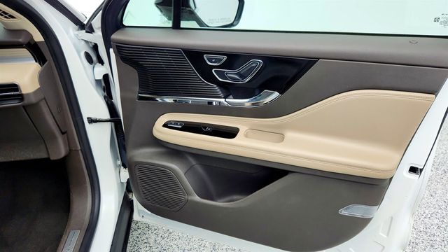 2020 Lincoln Corsair Standard AWD with Premium & Elements Packages + Equipment 101A - 22970699 - 25