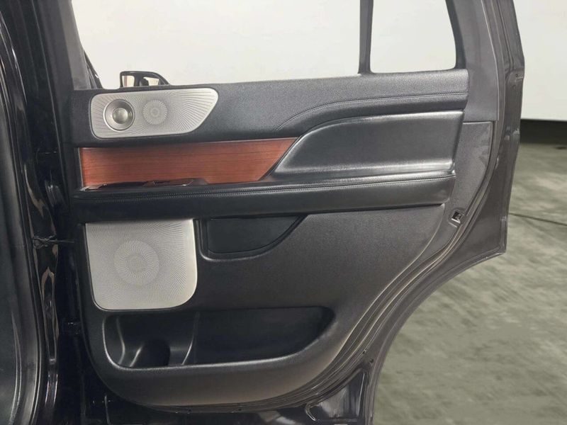 2020 Lincoln Navigator Reserve 4x4 - 22985764 - 25