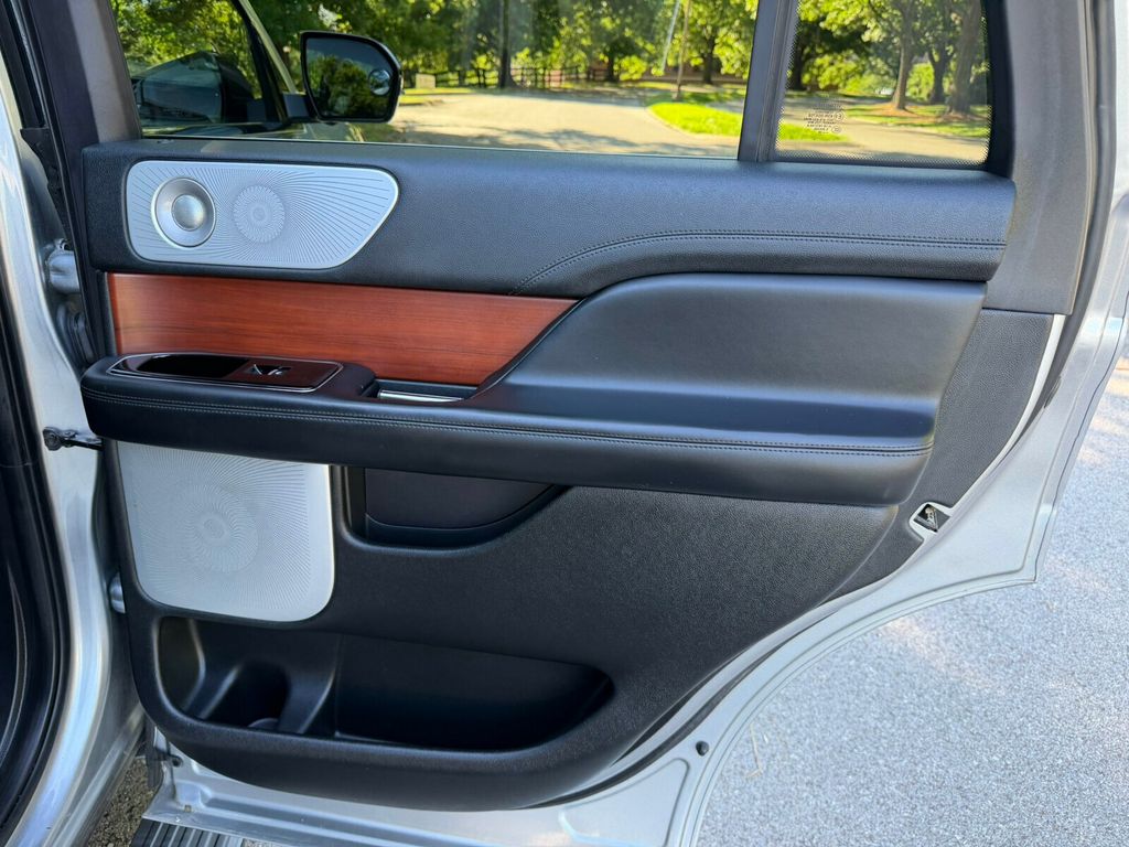 2020 Lincoln Navigator Reserve, 4x4, Head Up Display, 30 Way Perfect Position Seating - 23025349 - 29