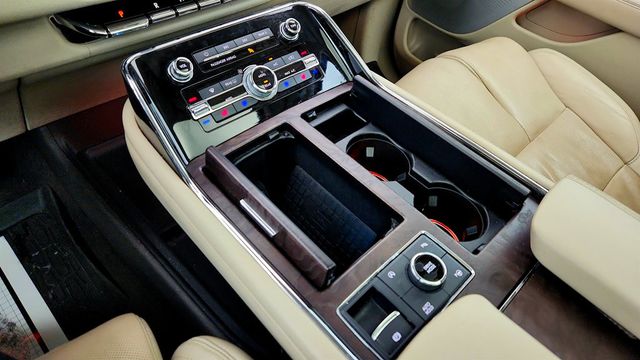 2020 Lincoln Navigator Reserve 4x4 with Equipment 208A, Luxury Package & 22'' Wheels - 22960775 - 15