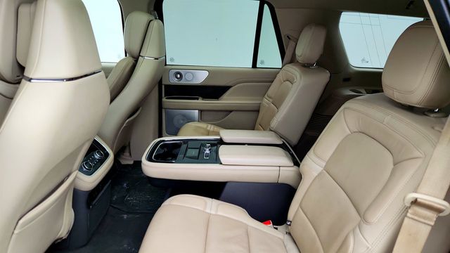 2020 Lincoln Navigator Reserve 4x4 with Equipment 208A, Luxury Package & 22'' Wheels - 22960775 - 19
