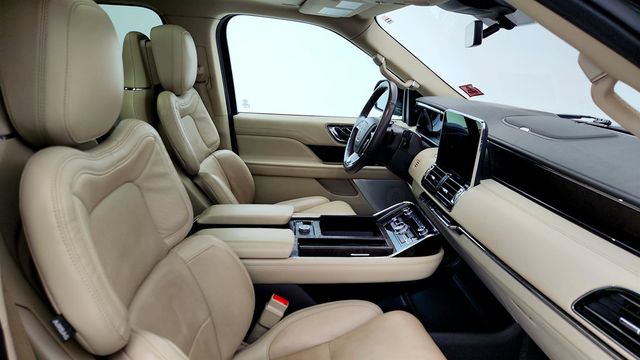 2020 Lincoln Navigator Reserve 4x4 with Equipment 208A, Luxury Package & 22'' Wheels - 22960775 - 23