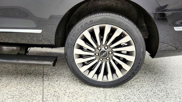 2020 Lincoln Navigator Reserve 4x4 with Equipment 208A, Luxury Package & 22'' Wheels - 22960775 - 8