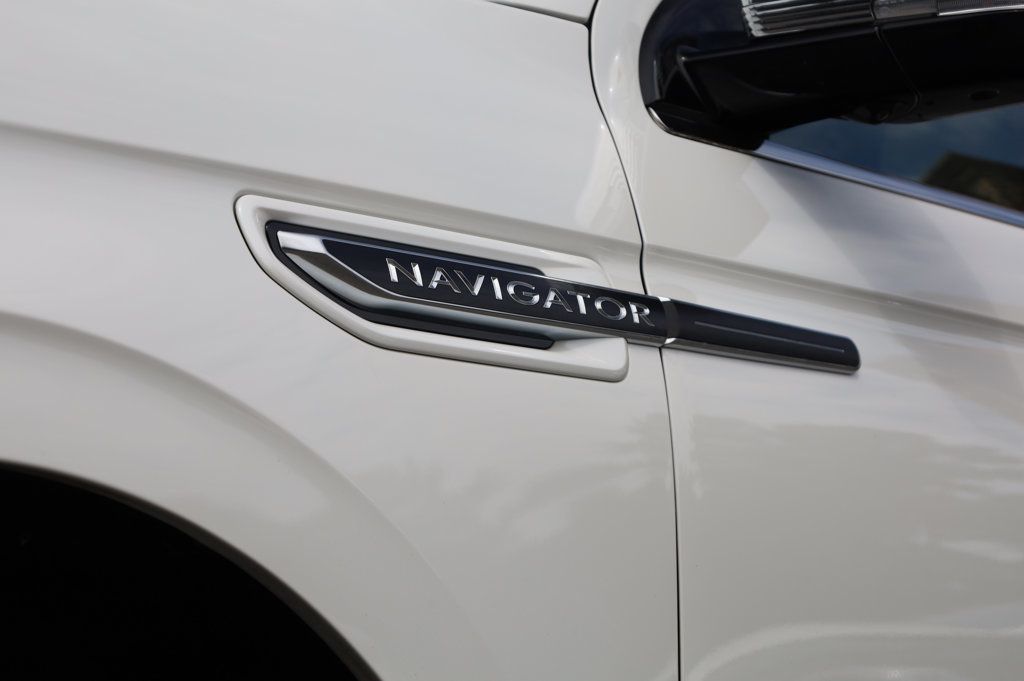2020 Lincoln Navigator Black Label photo 4