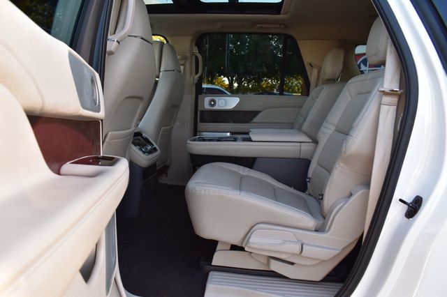 2020 Lincoln Navigator L Reserve 4x4 - 23099685 - 19