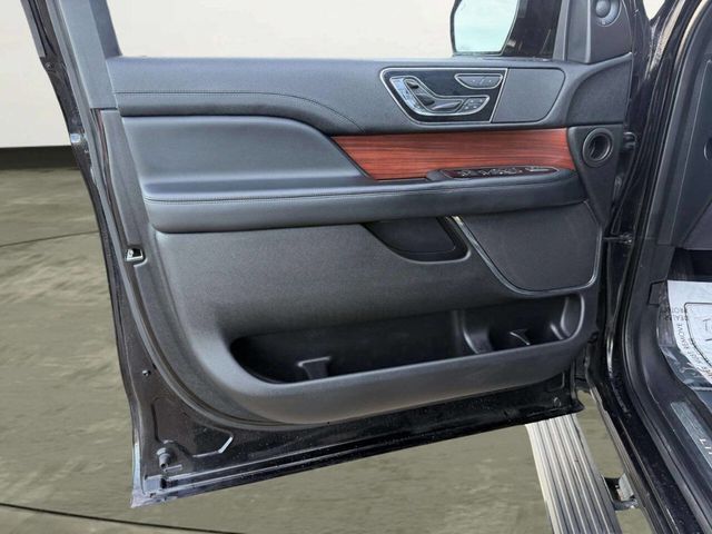 2020 Lincoln Navigator L Reserve 4x4 - 22984325 - 12