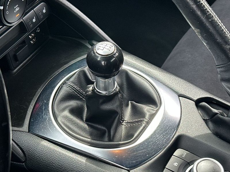 2020 Mazda MX-5 Miata RF Club Manual - 22948008 - 17