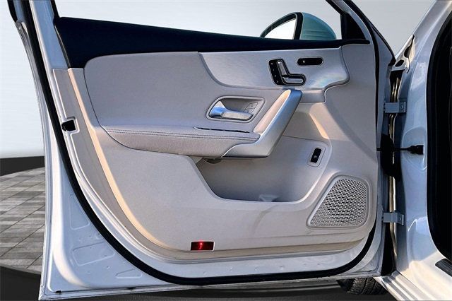 2020 Mercedes-Benz A-Class A 220 4MATIC Sedan - 22982520 - 8