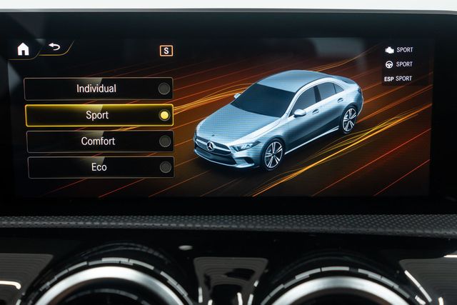 2020 Mercedes-Benz A-Class A 220 4MATIC Sedan - 23072643 - 24