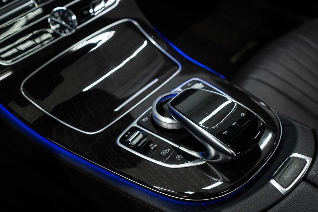 Mercedes-Benz CLS photo 21