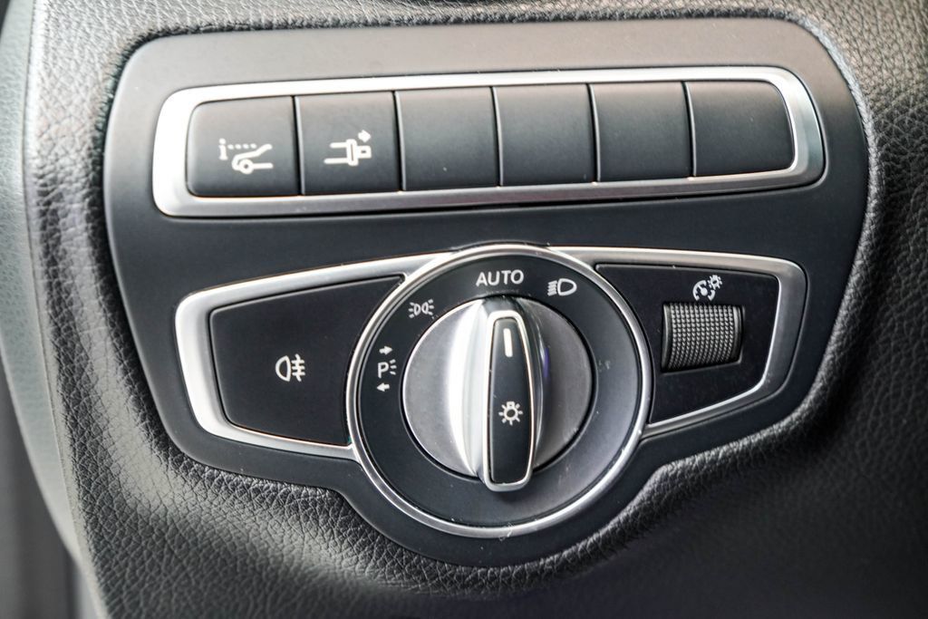Mercedes-Benz C-Class photo 38