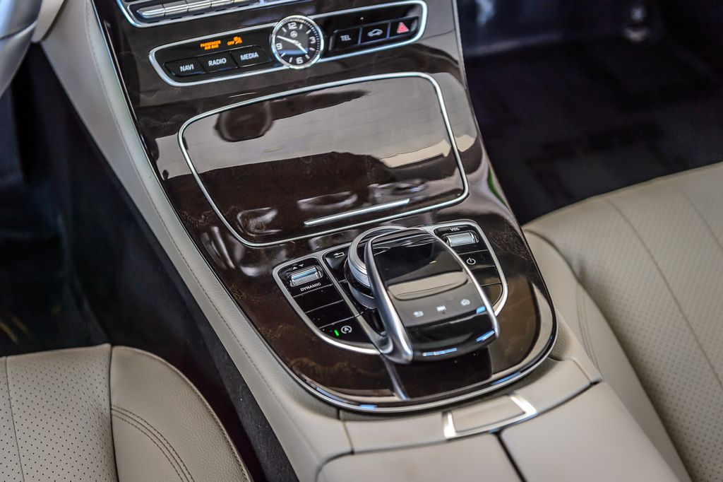 2020 Mercedes-Benz E-Class E 350 4MATIC Sedan - 23078923 - 32