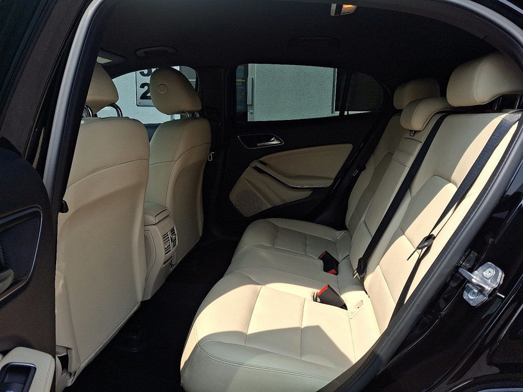 2020 Mercedes Benz GLA 250 photo 10